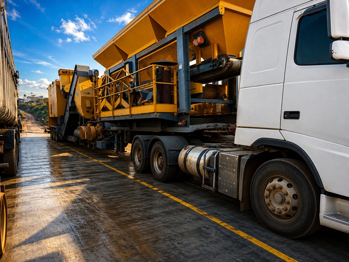 Transporte fluvial de equipamentos industriais, transformadores, geradores e estruturas metálicas para a Região Norte.